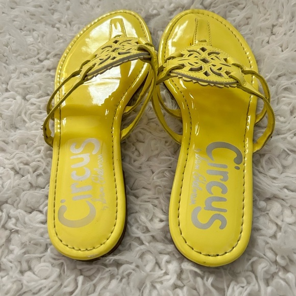 $19 clearance Sam Edelman Circus Yellow Canyon Medallion Sandals 7.5 flaw S16 - Picture 6 of 11